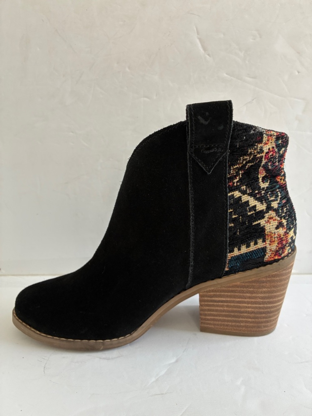 TOMS Constance Pull On Western Patterned Booties Black Suede Ankle Heel Size 6.5 - Picture 3 of 7